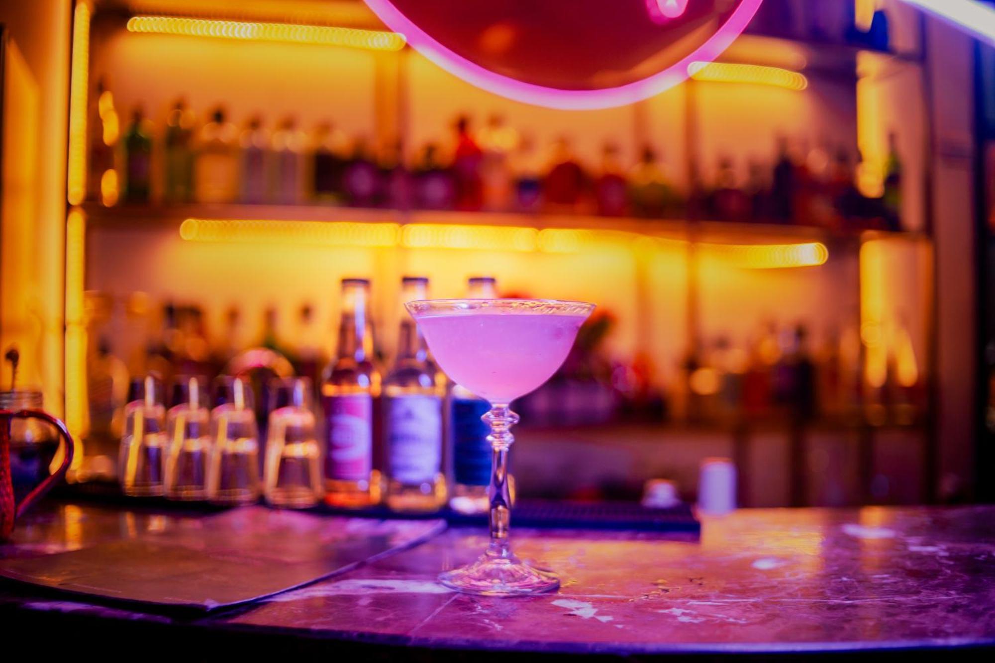 Faranda Collection Barranquilla, A Member Of Radisson Individuals Hotel บาร์รังกีญา ภายนอก รูปภาพ A pink cosmopolitan cocktail