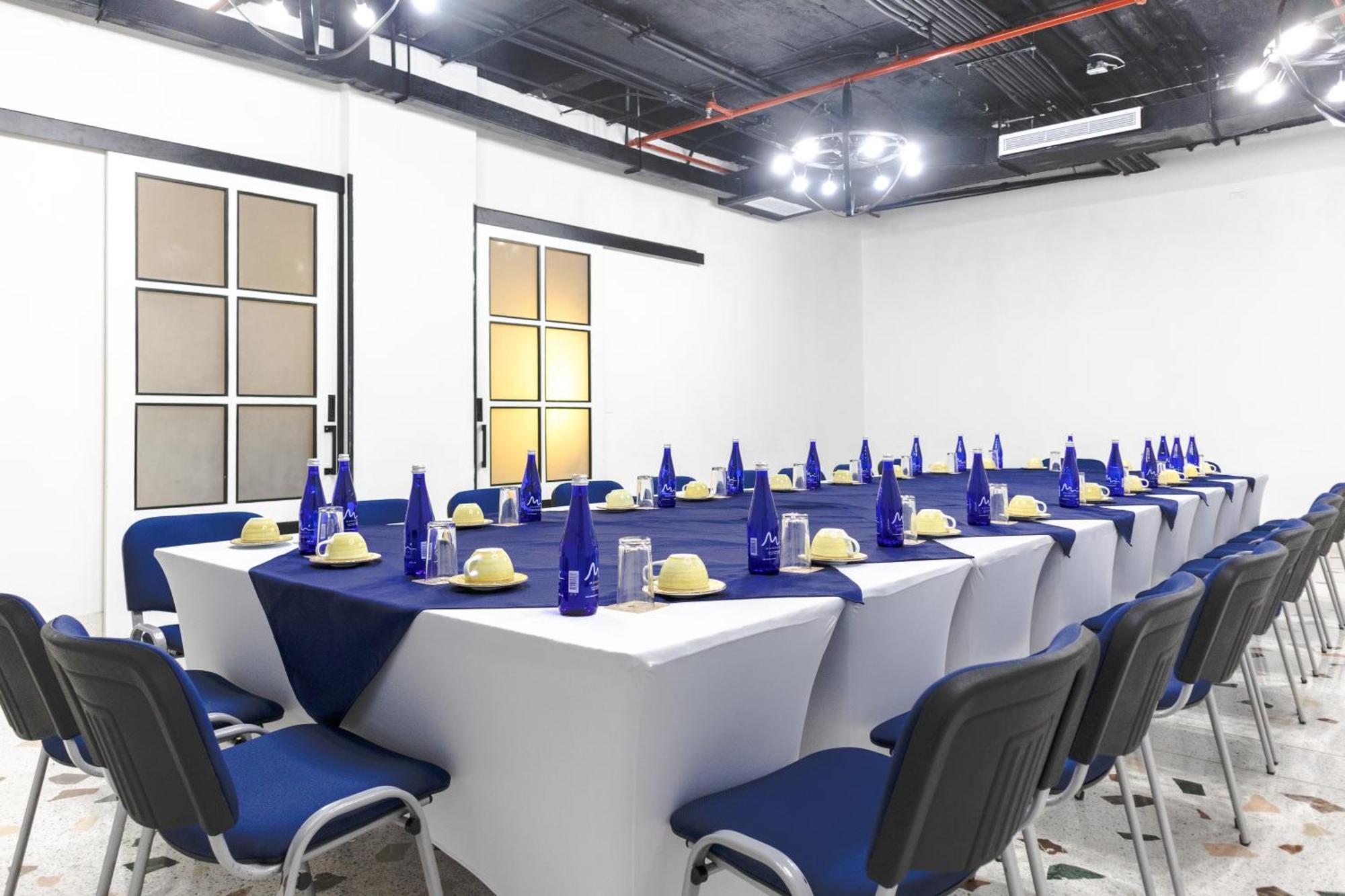 Faranda Collection Barranquilla, A Member Of Radisson Individuals Hotel บาร์รังกีญา ภายนอก รูปภาพ Meeting room