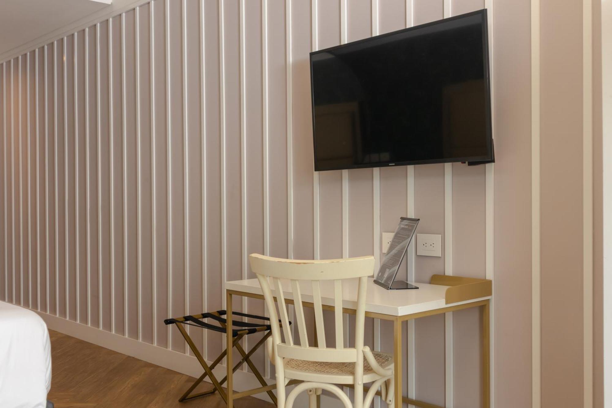 Faranda Collection Barranquilla, A Member Of Radisson Individuals Hotel บาร์รังกีญา ภายนอก รูปภาพ A television mounted on a wall