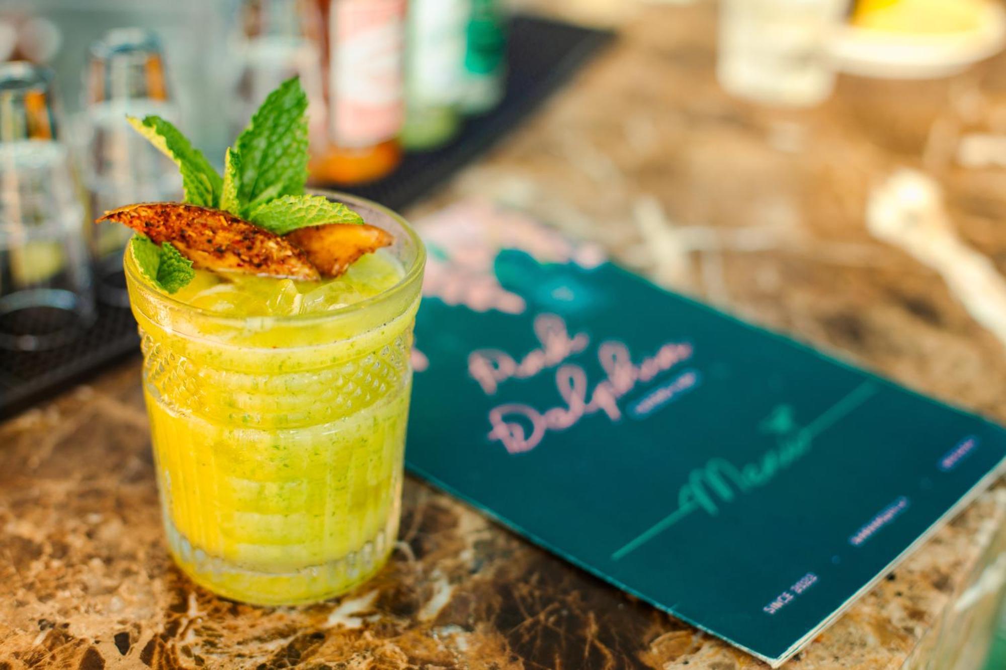 Faranda Collection Barranquilla, A Member Of Radisson Individuals Hotel บาร์รังกีญา ภายนอก รูปภาพ A pineapple smoothie