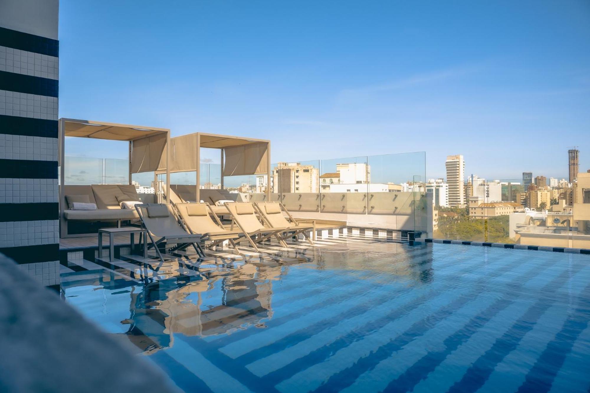 Faranda Collection Barranquilla, A Member Of Radisson Individuals Hotel บาร์รังกีญา ภายนอก รูปภาพ Rooftop pool