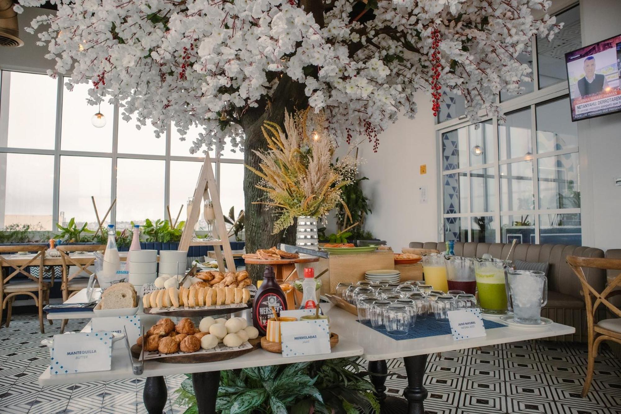 Faranda Collection Barranquilla, A Member Of Radisson Individuals Hotel บาร์รังกีญา ภายนอก รูปภาพ Sakura Buffet at the 360° Sky Lounge