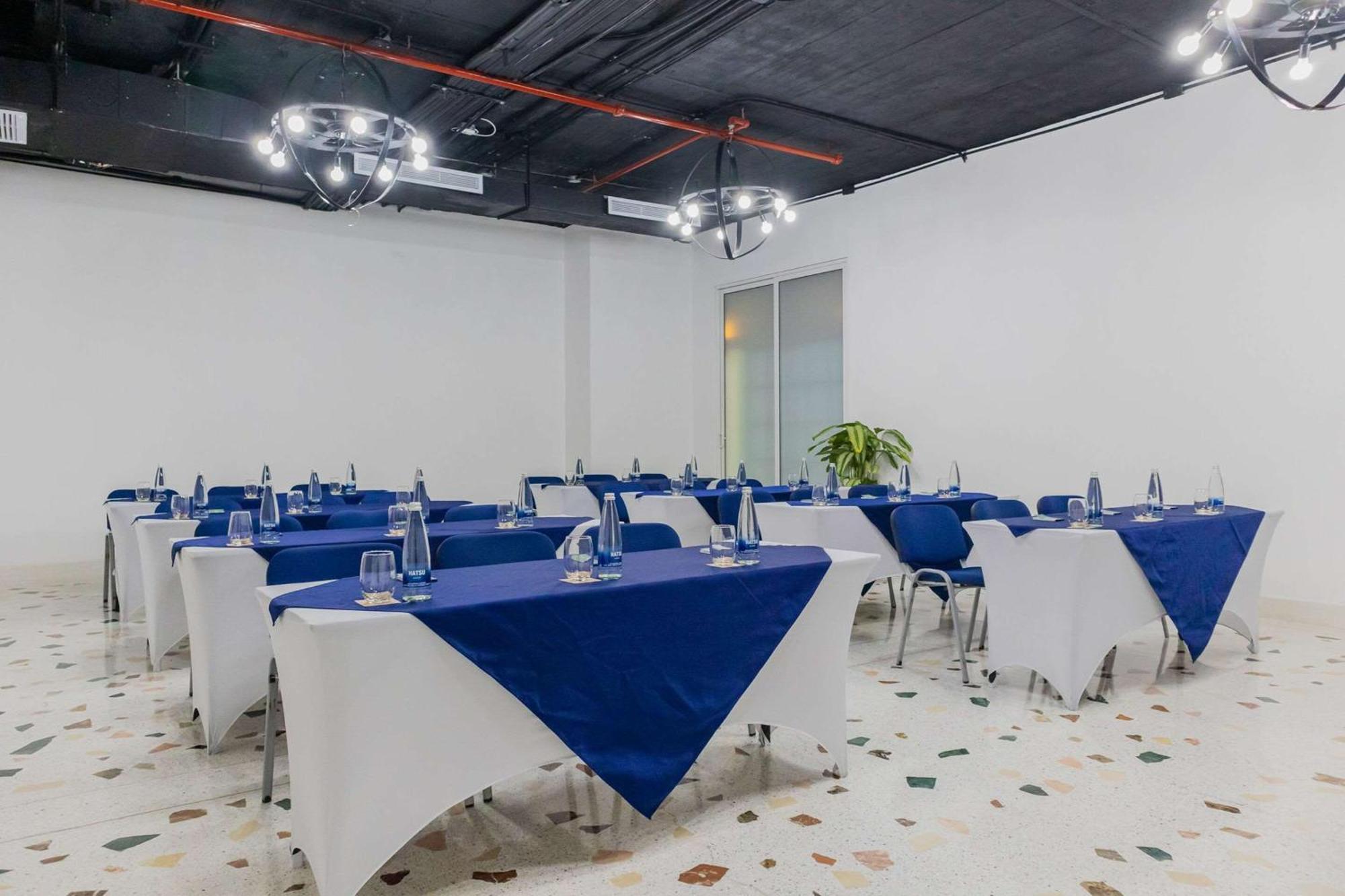 Faranda Collection Barranquilla, A Member Of Radisson Individuals Hotel บาร์รังกีญา ภายนอก รูปภาพ Meeting room